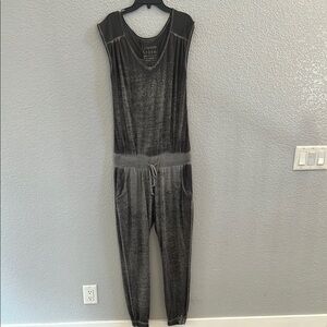 Gwynedds Gray Sleeveless Jumpsuit Front Tie Size Small